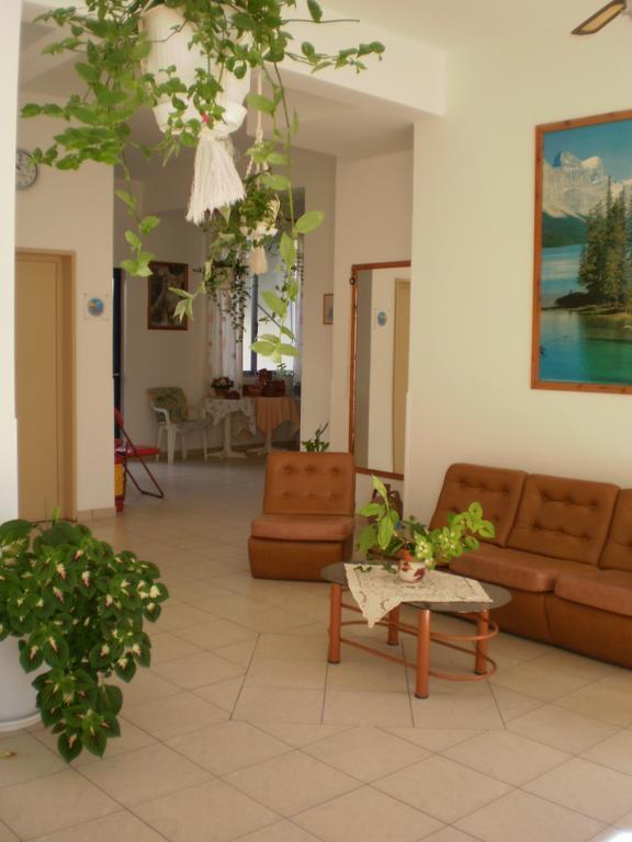 Pension Gina Methana Exterior photo